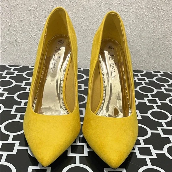 HOT TOMATO CAYENNE Canary Yellow Suede Stiletto Heels Size 7.5W EUC - Picture 2 of 9